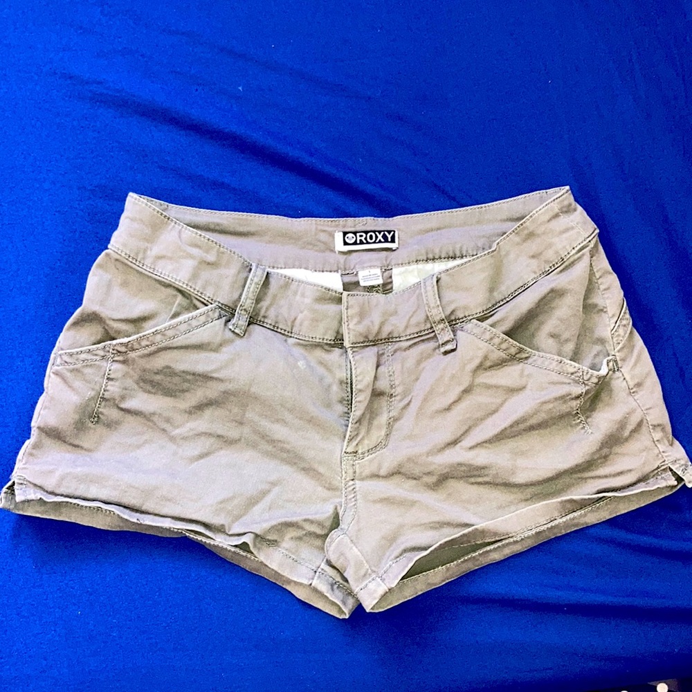 small Roxy army green shorts